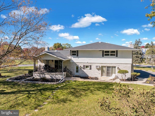 333 W Arch St, Frackville, PA 17931 - back of property featuring a chimney and a yard