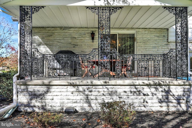 333 W Arch St, Frackville, PA 17931 - view of patio / terrace featuring a porch