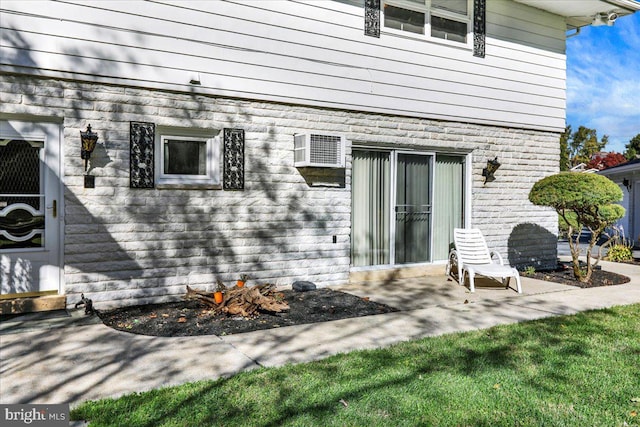 333 W Arch St, Frackville, PA 17931 - exterior space featuring a patio