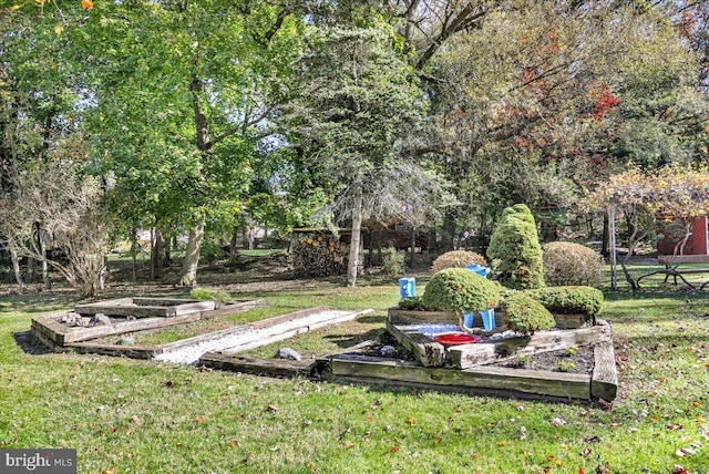 333 W Arch St, Frackville, PA 17931 - view of yard with a vegetable garden