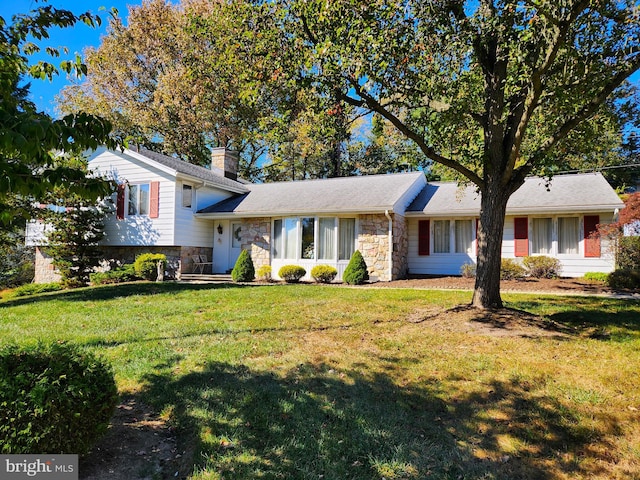 view of front of house with a front yard