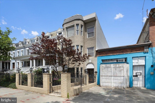 view of front facade featuring a garage