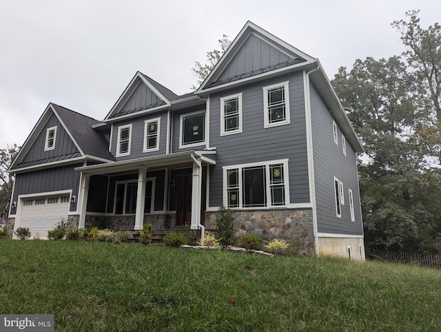 craftsman inspired home featuring covered porch and a front lawn