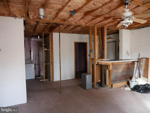 misc room featuring washer / dryer and ceiling fan