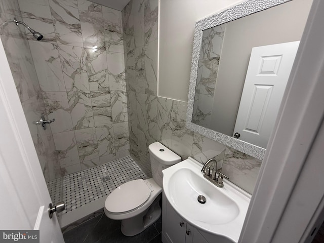 bathroom with a tile shower, backsplash, toilet, vanity, and tile walls