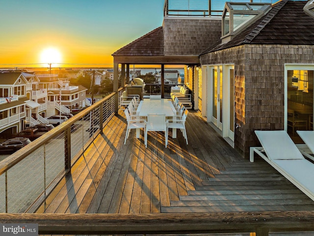 deck with outdoor dining space