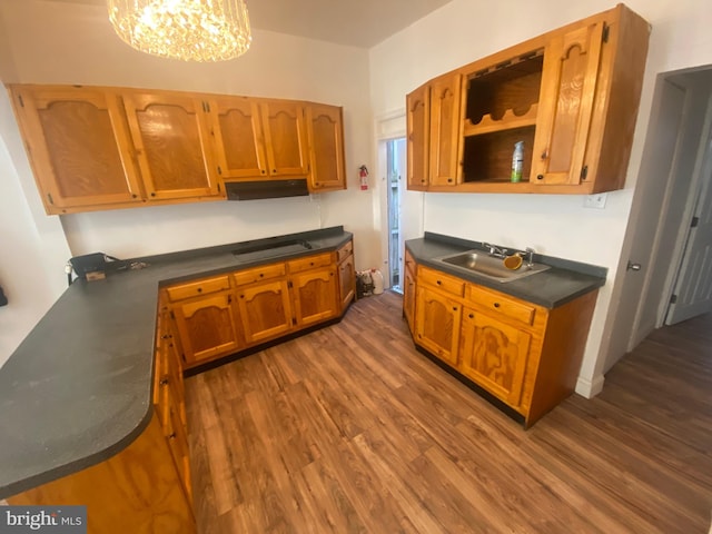 kitchen featuring dark hardwood / wood-style floors, a chandelier, and sink