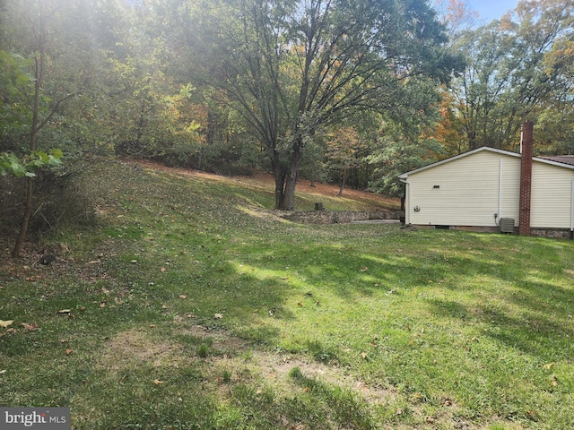 view of yard featuring cooling unit