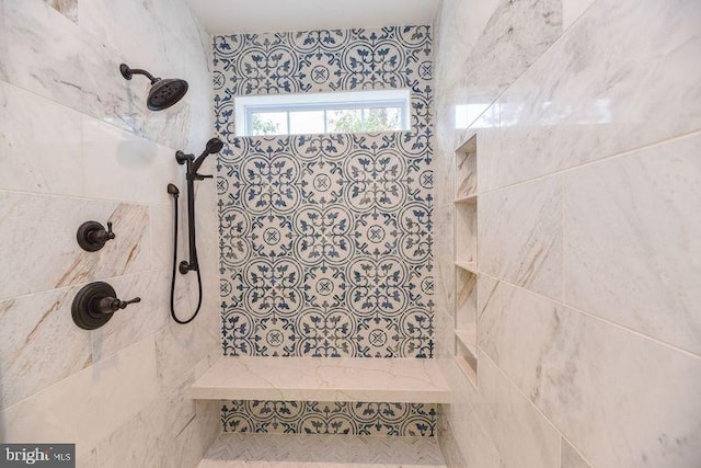 bathroom featuring a tile shower