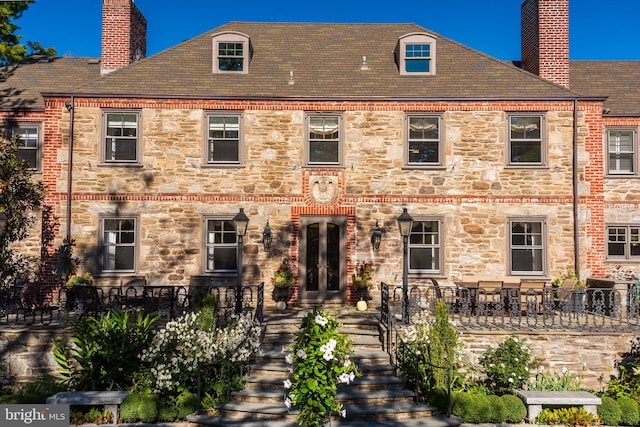 view of front of property with a patio