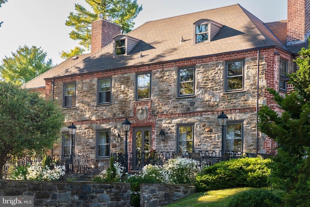 view of front facade