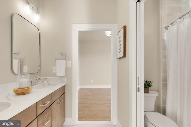 bathroom with a shower with curtain, vanity, and toilet