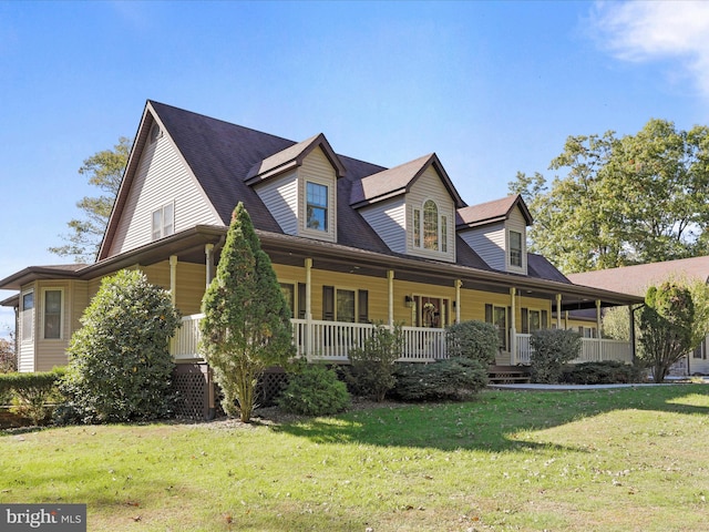 view of front of property featuring a front yard and covered porch