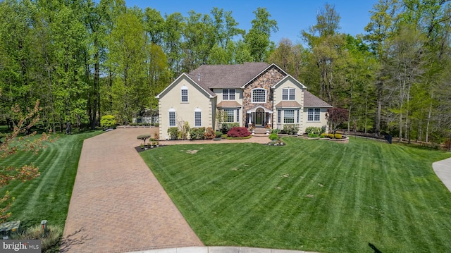 view of front of house featuring a front lawn