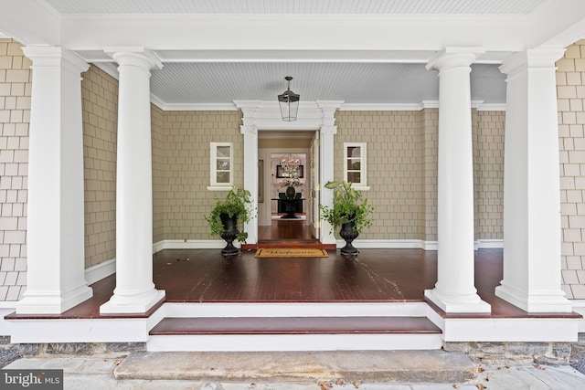 entrance to property featuring covered porch