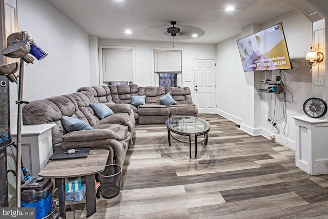 living room with dark wood-type flooring and ceiling fan