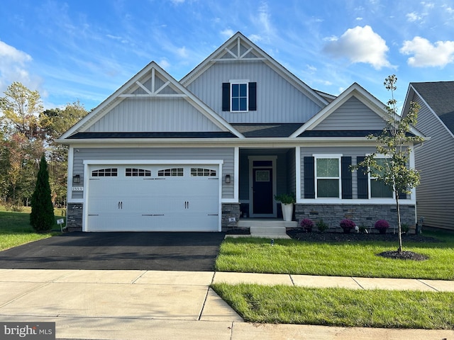 craftsman inspired home with a front yard and a garage