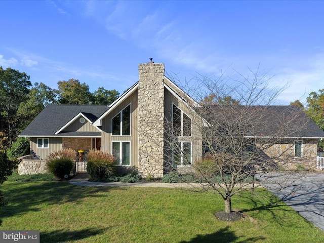 view of front of house with a front yard