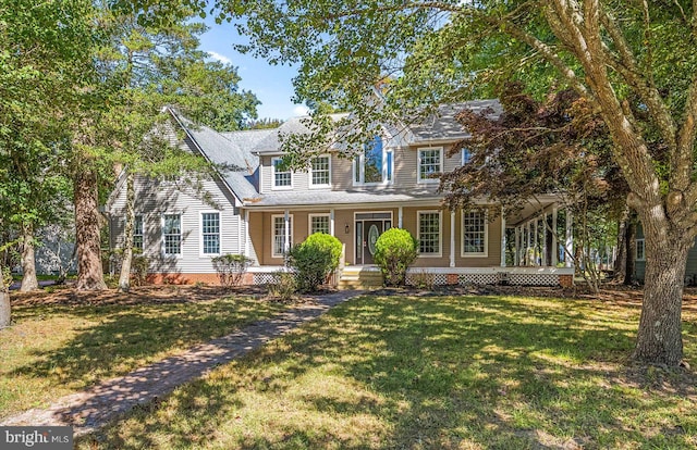 view of front facade with a front lawn