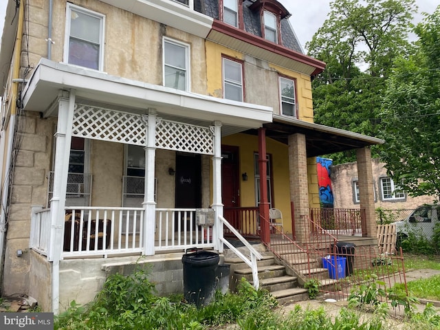 view of front of home featuring a porch