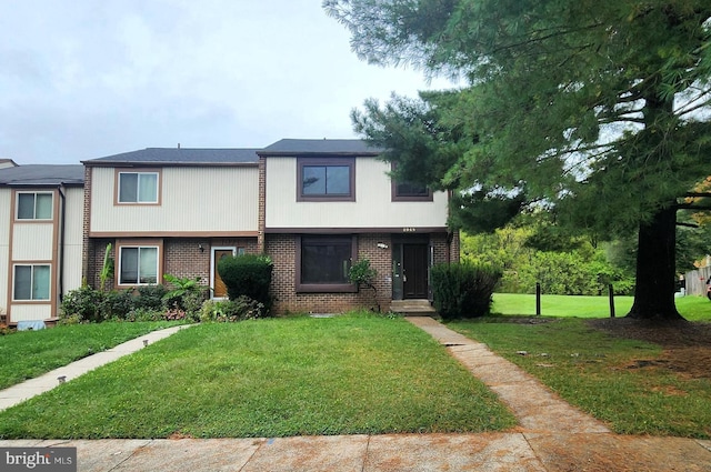 view of front of property with a front lawn