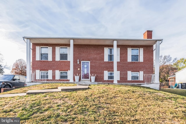 split foyer home with a front lawn