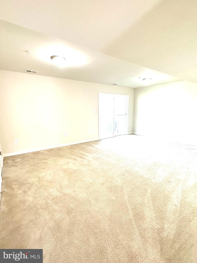 unfurnished room with carpet