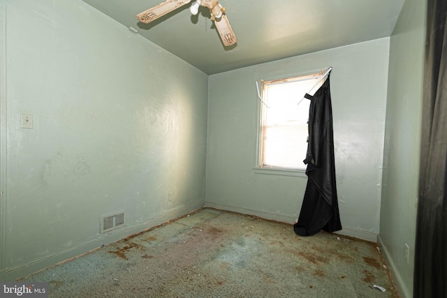 empty room featuring light carpet and ceiling fan