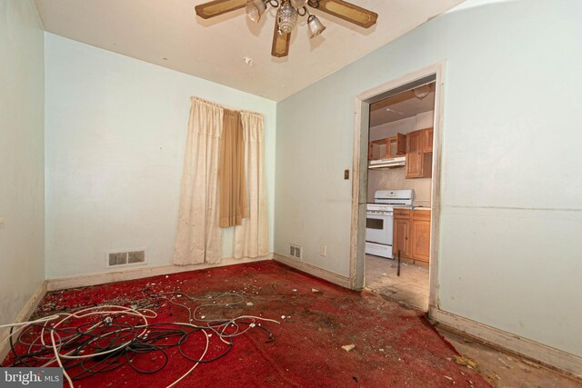 unfurnished room featuring ceiling fan