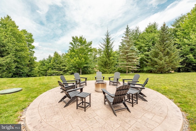 view of patio featuring an outdoor fire pit