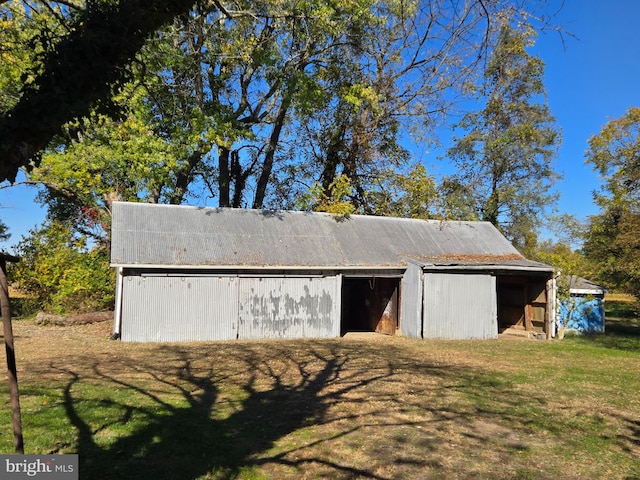 view of outbuilding