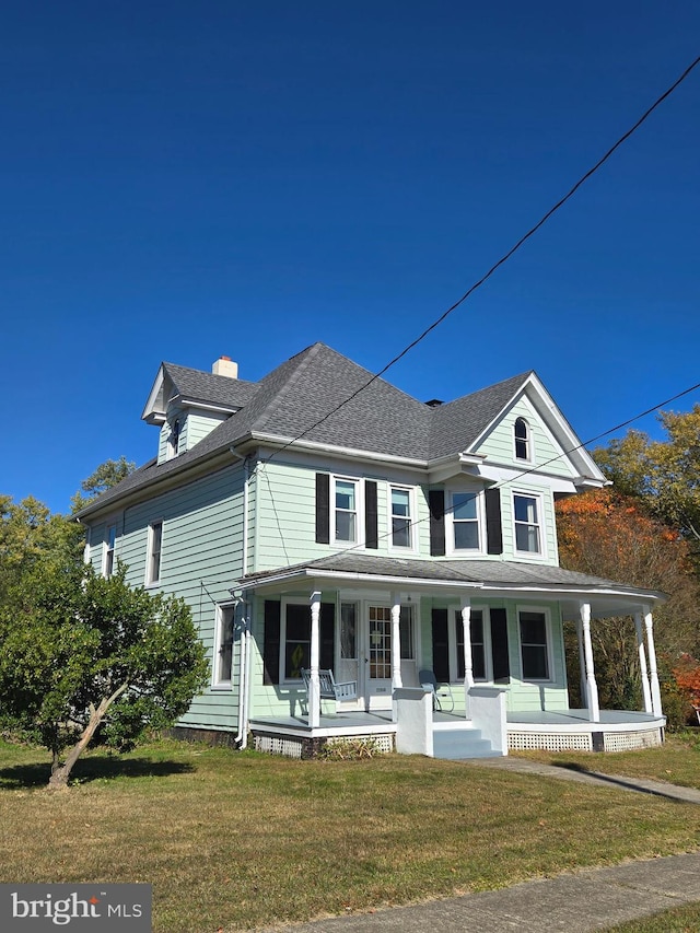 view of front of house featuring a porch and a front lawn