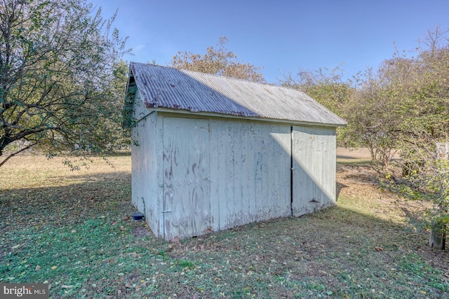 view of outbuilding featuring a yard