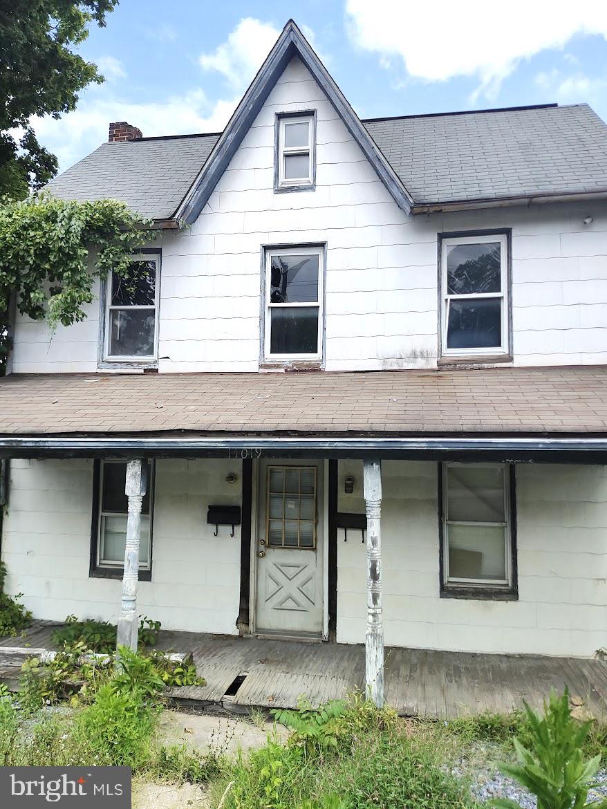 view of front of home featuring a porch