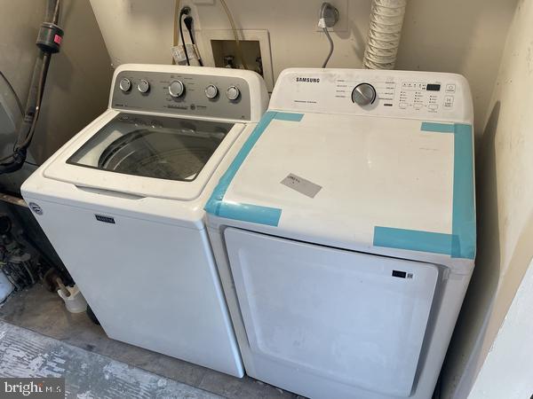 clothes washing area with washing machine and clothes dryer