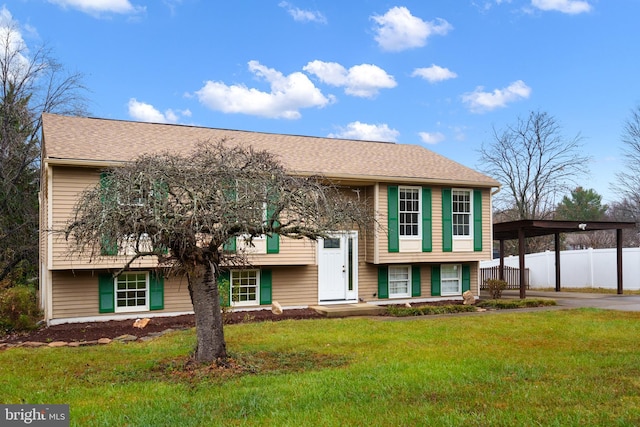 split foyer home featuring a carport and a front yard