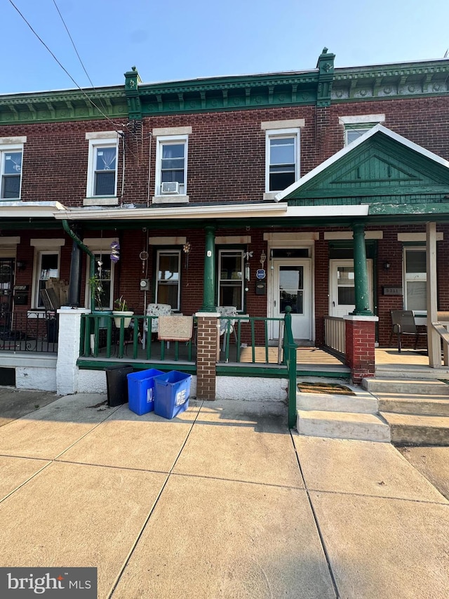 view of front of property with a porch