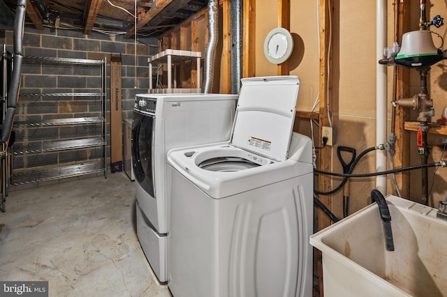 laundry area featuring sink and washing machine and clothes dryer