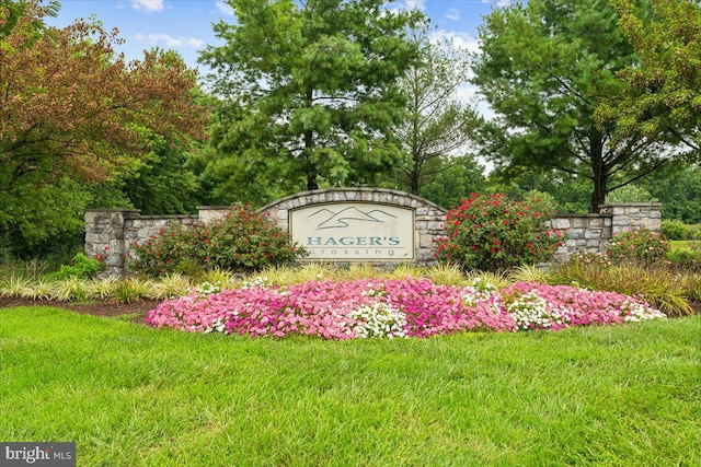 community sign featuring a lawn