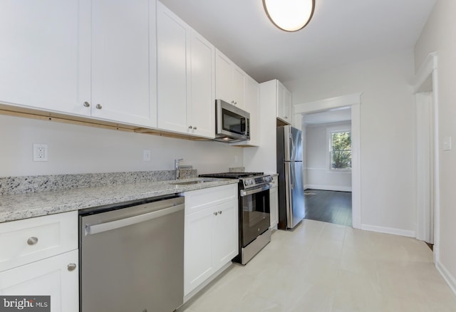 unfurnished living room with recessed lighting, baseboards, and light carpet