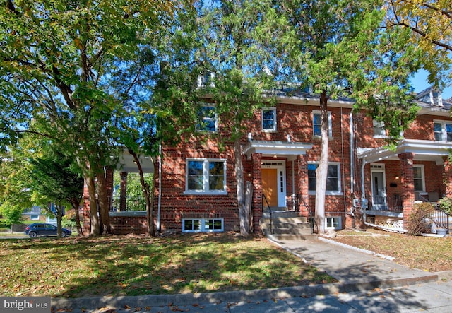 view of property featuring a front lawn