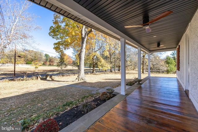 view of yard with ceiling fan