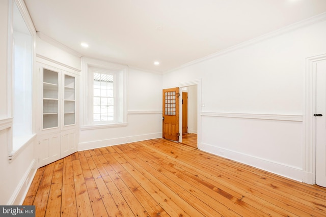 unfurnished room featuring light hardwood / wood-style flooring and crown molding