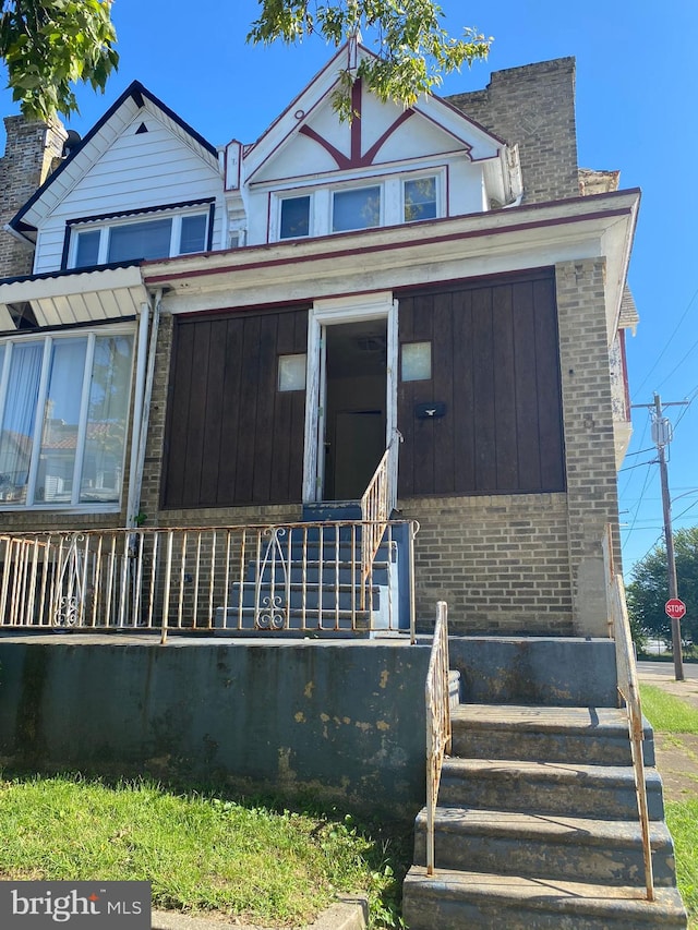 view of front of property with a porch