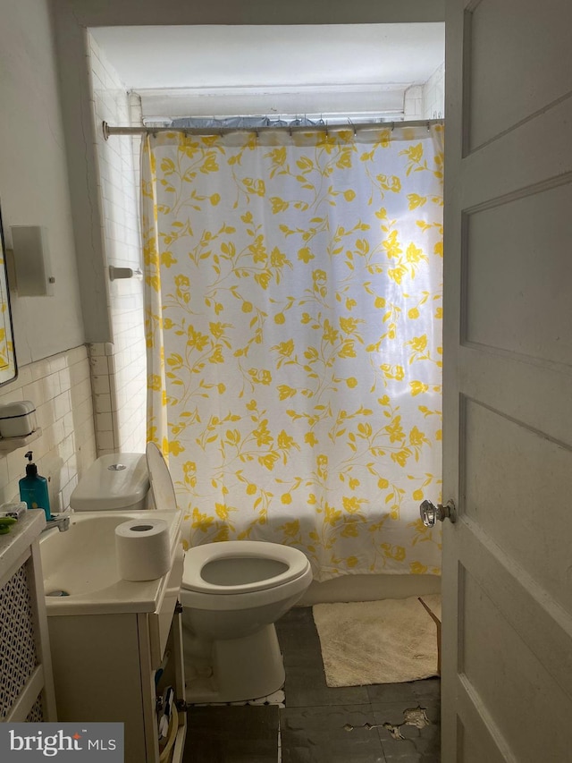 full bathroom with vanity, toilet, and shower / tub combo with curtain