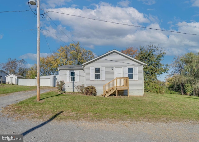 view of front facade featuring a front yard, dirt driveway, and a garage