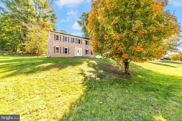 view of front of property with a front lawn