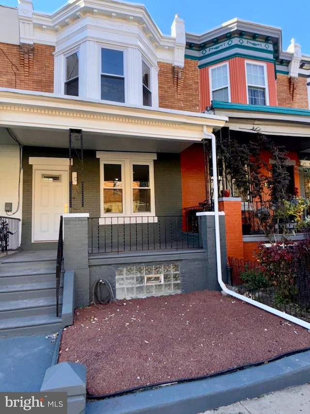 townhome / multi-family property featuring a porch