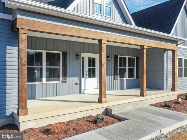 entrance to property featuring covered porch