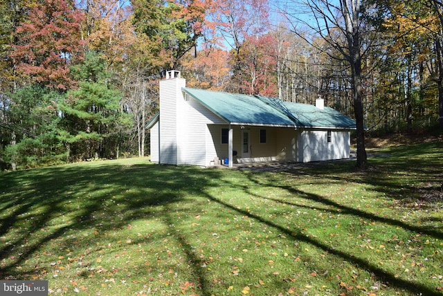 exterior space featuring a lawn